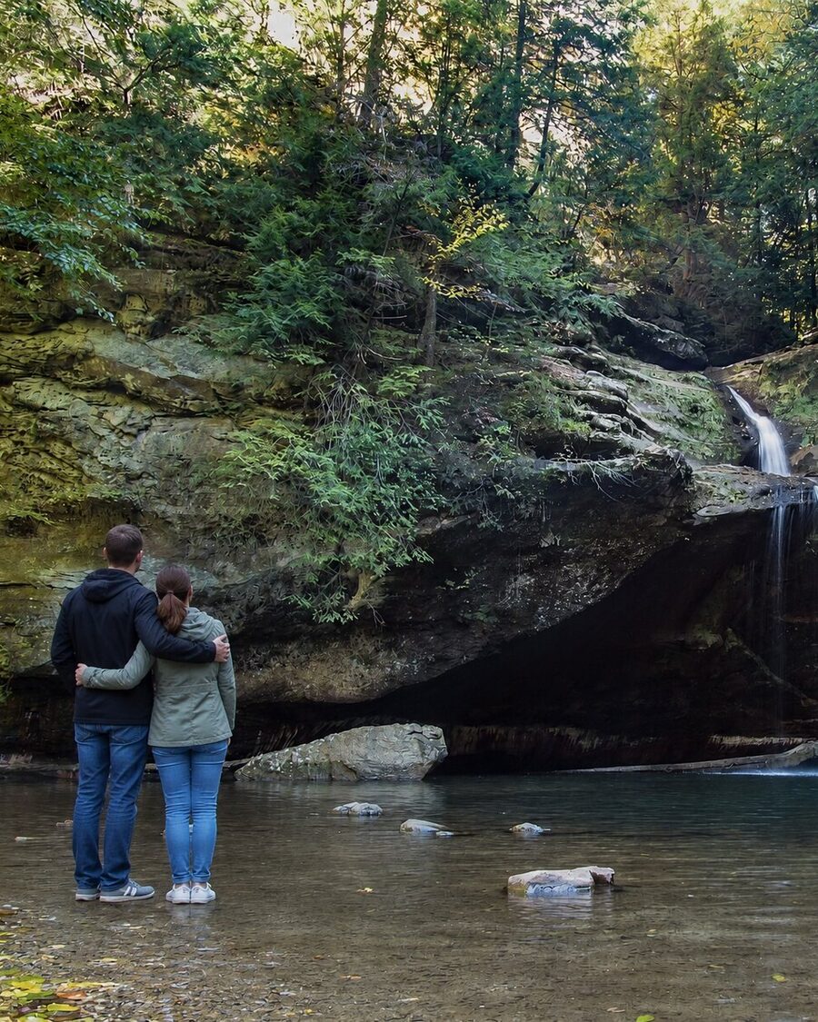 A couple at the lower falls, Old Man's Cave